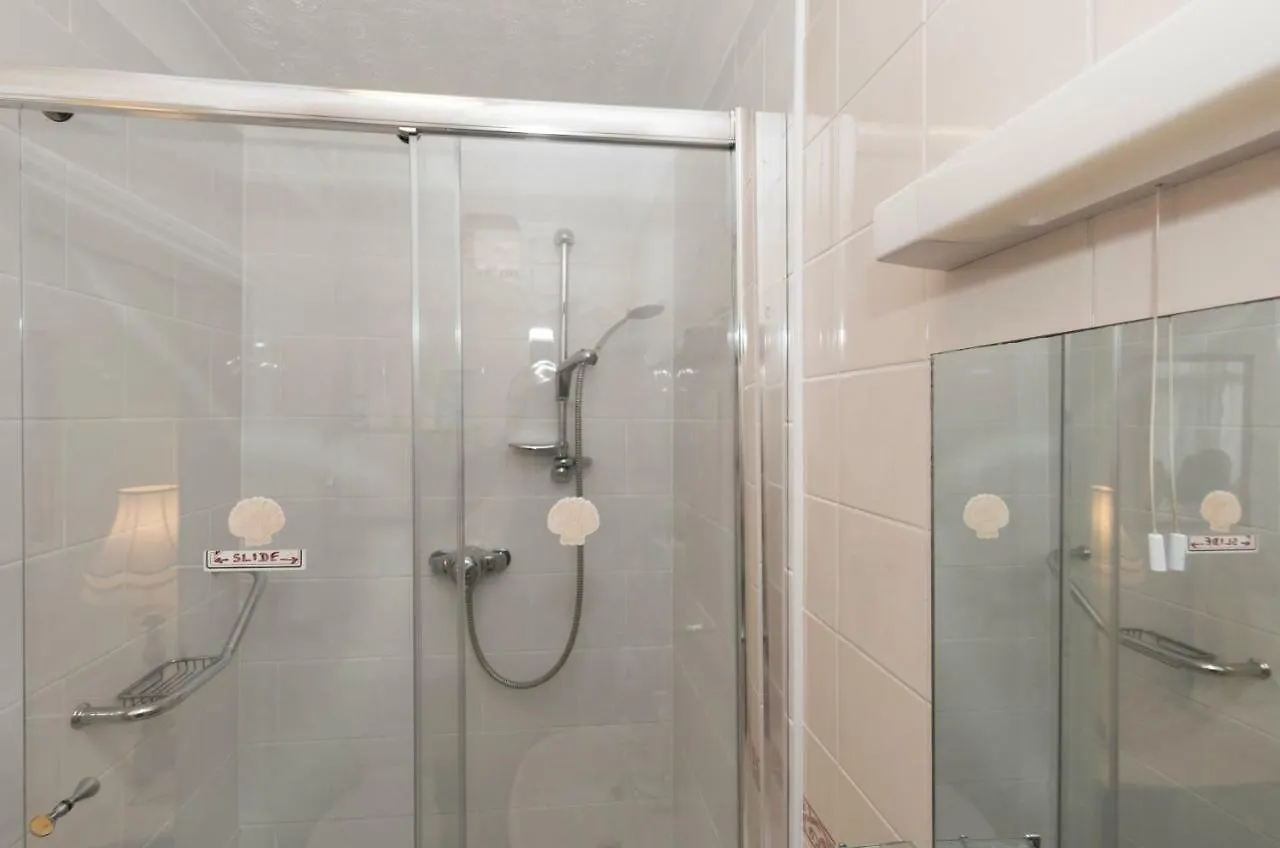 Shoreline Accommodation Bournemouth Bed & Breakfast